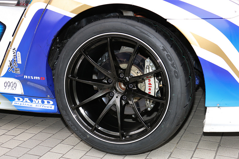 装着タイヤはトーヨータイヤ「プロクセス R888RD」