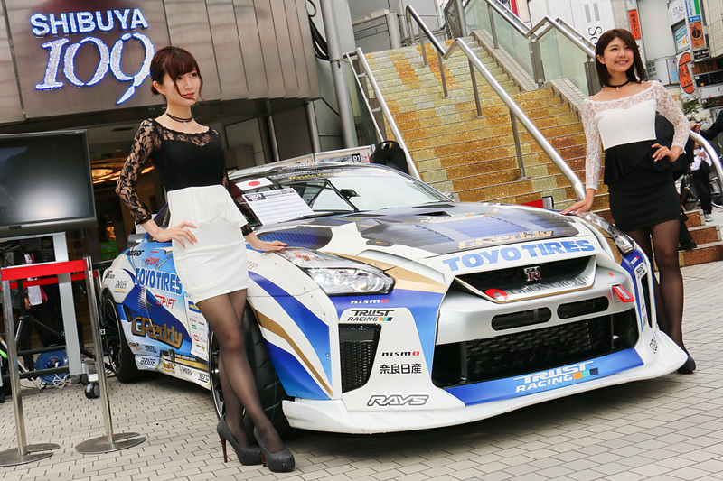 10月13日にFIA IDC 2018 イメージガールに就任したばかりの小嶋みやびさんと藤木由貴さん（黒い上着が小嶋さん、白い上着が藤木さん）