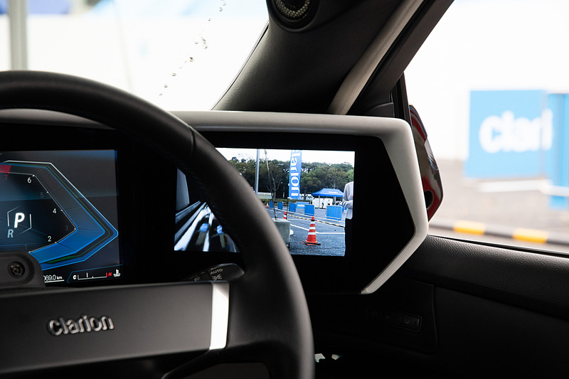 右側の電子ミラー