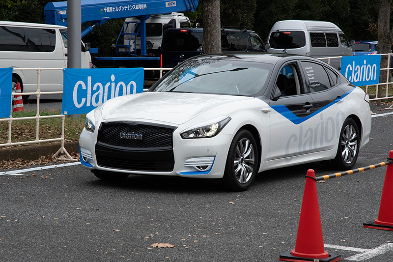 運転中は死角を映像として見られたり、シートが振動したりして危険を知らせてくれる。また、AIエージェントがかわいく動きながらアドバイスをしてくれるので、音声だけの案内よりもすんなりと受け入れることができた