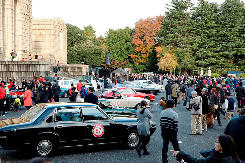 2017年開催時の様子。約100台のクラシックカーのパレードや、車両展示が行なわれる