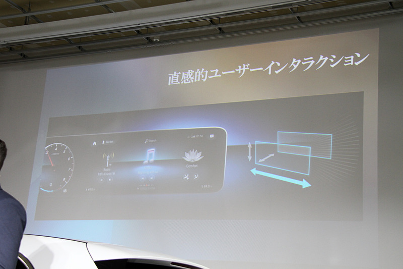 運転席側のディスプレイは「モダンクラシック」「スポーツ」「ジェントル」の3パターンから表示方法を選択でき、マップ表示も可能