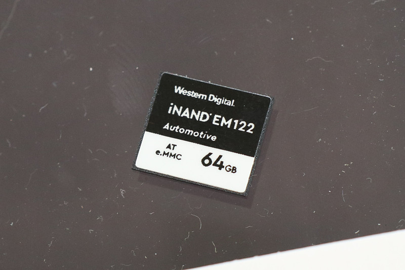 64GBの車載用e.MMC製品