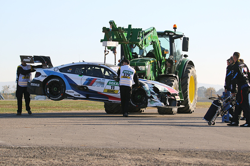 2回目のフリー走行でクラッシュしたBMWのマルコ・ウィットマン
