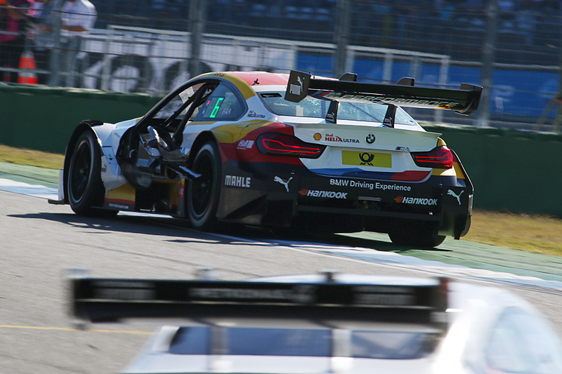 左側面にダメージを負うオーグスト・ファルフス（15号車）