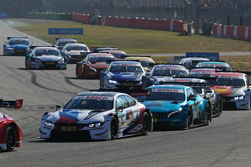 3位で1コーナーをクリアするガリー・パフェット（2号車）