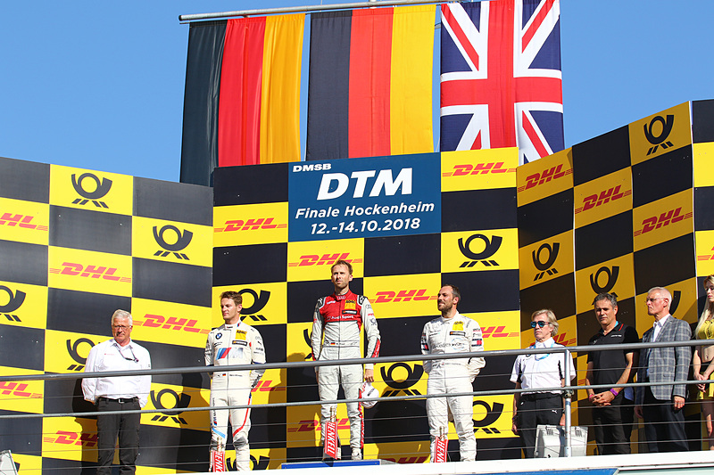 優勝のレネ・ラスト。左は2位のマルコ・ウィットマン、右は3位のガリー・パフェット