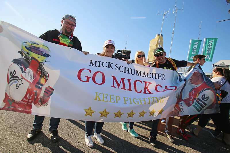 ハンガリーから来たミック・シューマッハの熱烈なファン