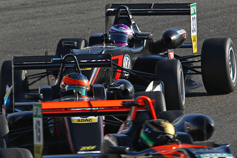 佐藤万璃音は21番グリッドから19位