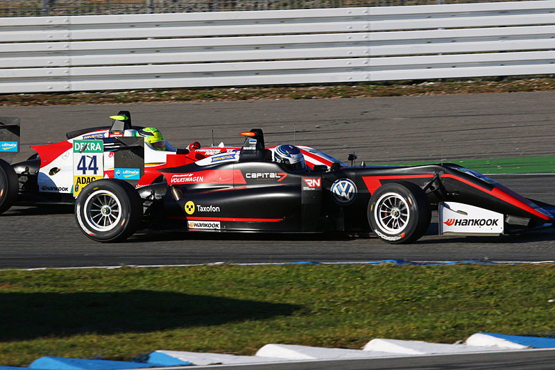 インをとりトップをキープするジュリ・ヴィプス