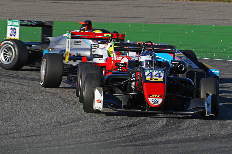 インをとりトップをキープするジュリ・ヴィプス