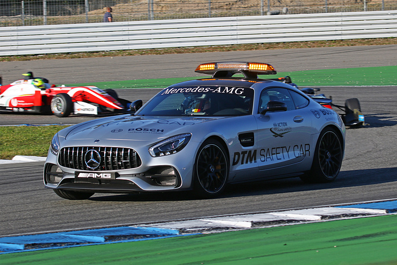 1周目のメルセデスのセーフティーカー