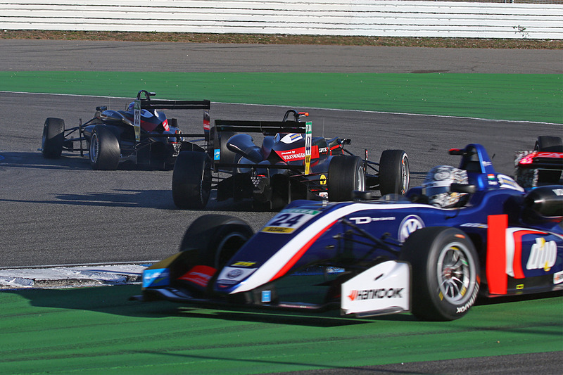 多重クラッシュに巻き込まれた佐藤万璃音