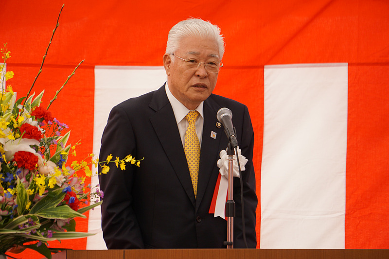 出発式で挨拶をした日立市長の小川春樹氏