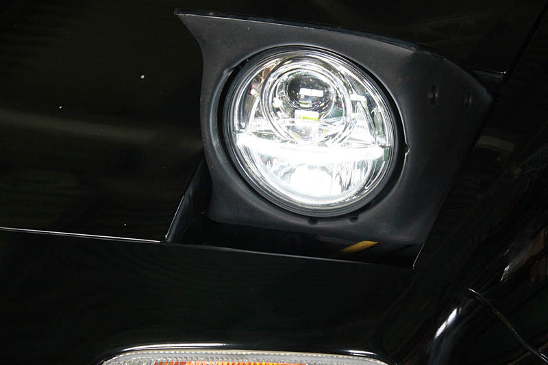 LEDヘッドライトの点灯イメージ。色温度は6000K