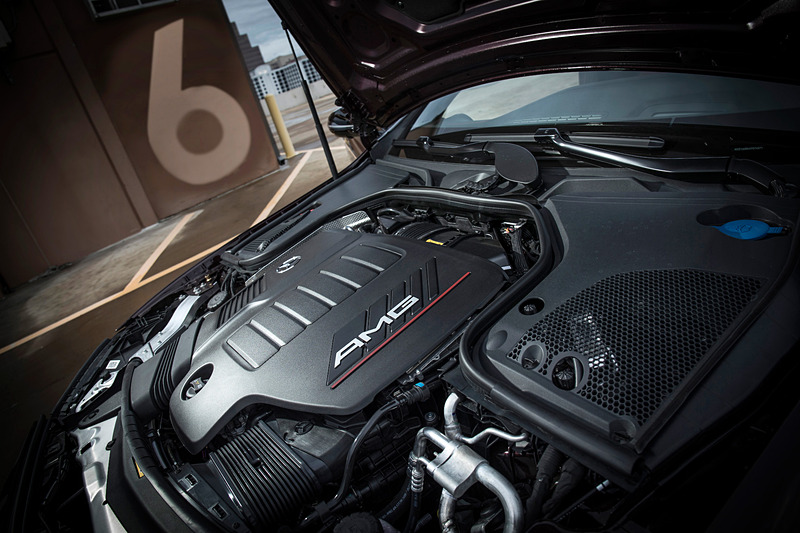 GT 53が搭載する電動スーパーチャージャー付きの直列6気筒3.0リッターターボエンジンは、最高出力320kW（435PS）/6100rpm、最大トルク520Nm/1800-5800rpmを発生。トランスミッションは9速AT「AMG スピードシフト TCT 9G」