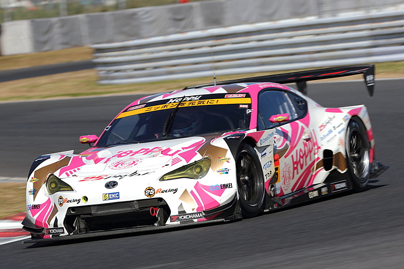 GT300クラスで予選トップとなった25号車 HOPPY 86 MC（松井孝允選手/坪井翔選手）
