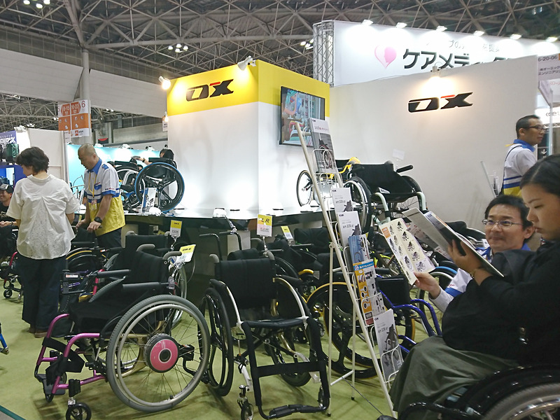 オレが車いすになってからこの18年間、雨の日も風の日も365日使い続けているのに1度も壊れたことがないという、超絶クオリティの車いすメーカーさんがこちらの<a href="http://www.OXgroup.co.jp/">OXエンジニアリング</a>