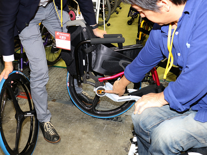 タイヤを取り外したホイール基部