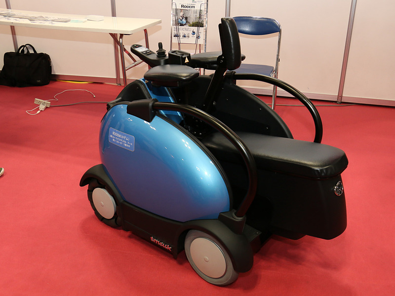 「RODEM」のカラーバリエーションは5色で、価格は98万円。製作したのは双腕アームロボット「T-54援竜」を作ったtmsuk（テムザック）