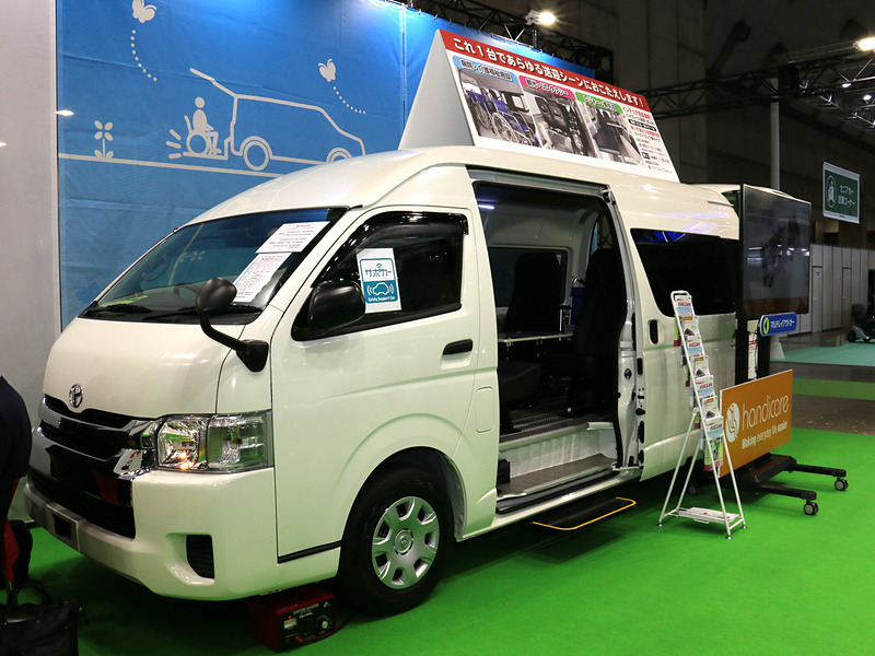 ハイエースをさらにマルチユースにした「ハイエース送快UD-W リラックス仕様」