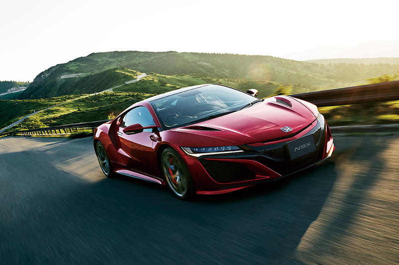 NSXのボディサイズは4490×1940×1215mm（全長×全幅×全高）、ホイールベースは2630mm