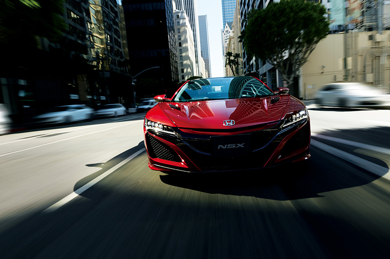 NSXのボディサイズは4490×1940×1215mm（全長×全幅×全高）、ホイールベースは2630mm