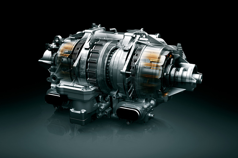 V型6気筒直噴3.5リッターツインターボ「JNC」型エンジンは最高出力373kW(507PS)/6500-7500rpm、最大トルク550Nm(56.1kgfm)/2000-6000rpmを発生。後輪の駆動をアシストするリアモーターは最高出力35kW(48PS)/3000rpm、最大トルク148Nm(15.1kgfm)/500-2000rpmを、前輪の左右それぞれに配置するツインモーターユニットは最高出力27kW(37PS)/4000rpm、最大トルク73Nm(7.4kgfm)/0-2000rpm(モーター1基あたり)を発生する