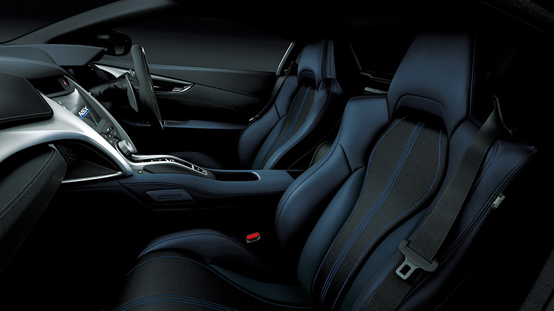 新色「インディゴ」のインテリアカラー（セミアニリン×アルカンターラ）