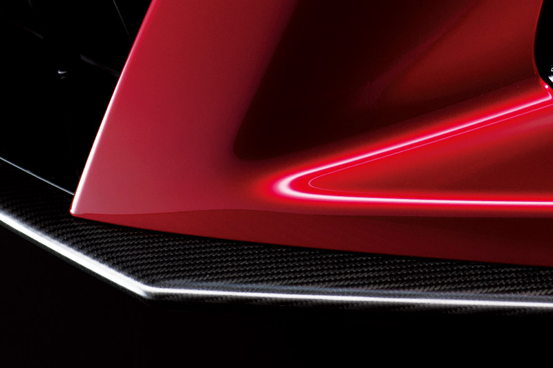 「カーボンファイバーエクステリアスポーツパッケージ」に含まれるフロントスポイラー