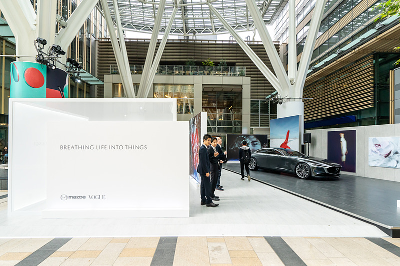 マツダブース内にマツダ・ビジョン・クーペが展示される