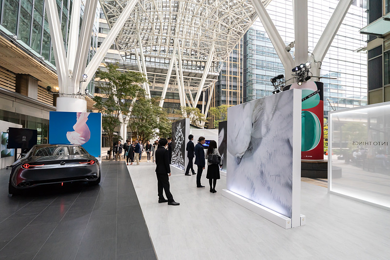 ブース内には大型の写真が展示されている