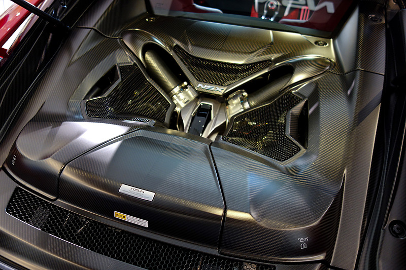 V型6気筒直噴3.5リッターツインターボ「JNC」型エンジンは最高出力373kW（507PS）/6500-7500rpm、最大トルク550Nm（56.1kgfm）/2000-6000rpmを発生。これに3基のモーターを組み合わせ、システム全体で最高出力427kW（581PS）、最大トルク646Nm（65.9kgfm）を発生する