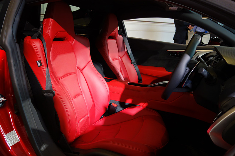 インテリアカラーは「レッド」（セミアニリンフルレザー）