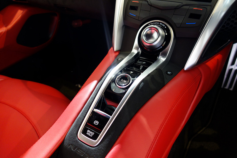 インテリアカラーは「レッド」（セミアニリンフルレザー）