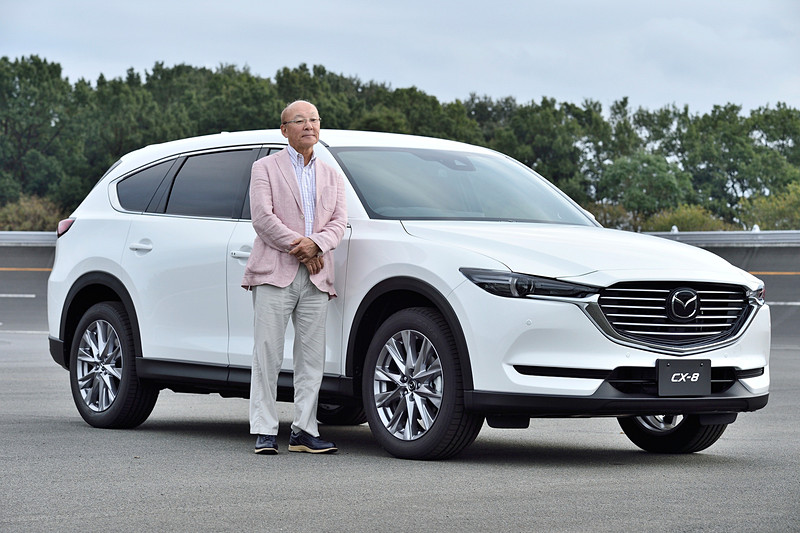 「CX-8」と筆者