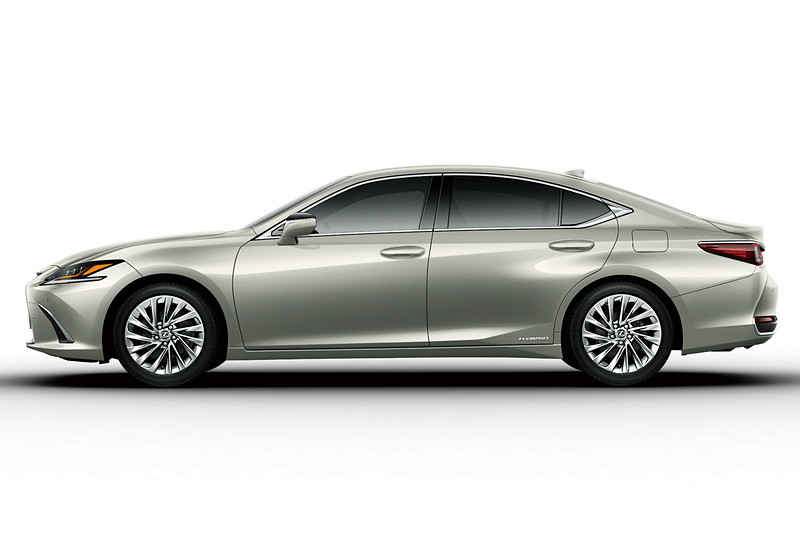 新規開発色の「アイスエクリュマイカメタリック」