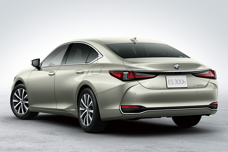 ベースグレードとなるES300hの内外装