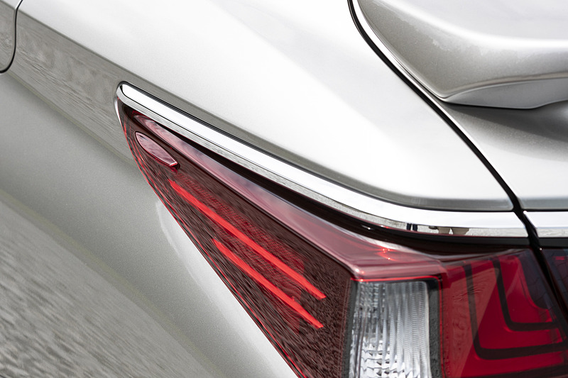エアロスタビライジングフィンはアウターミラーまわりとリアコンビネーションランプ部に採用