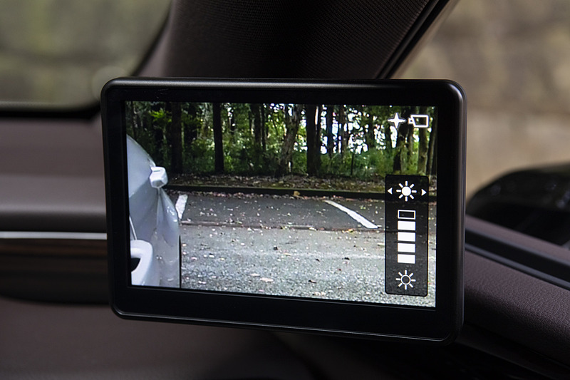 ドアのアラートや各種設定も画面に表示