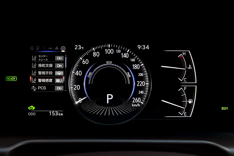 左側はマルチインフォメーションディスプレイとなり各種表示が可能