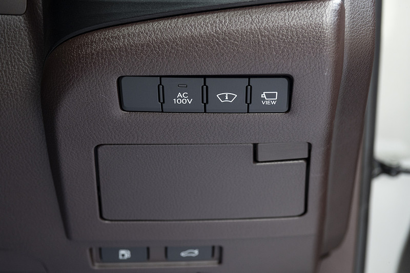 ステアリングコラム右側のスイッチ群