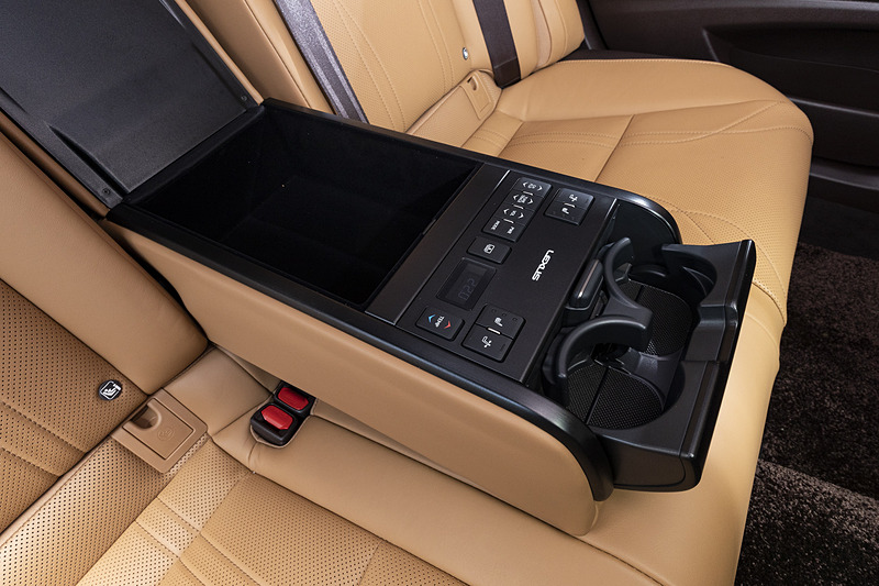 エアコンや電動シートなどのスイッチが付く