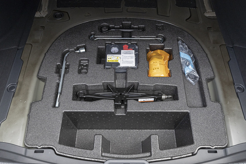 フロア下にはツール類を収納