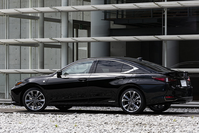 こちらのボディカラーはブラック