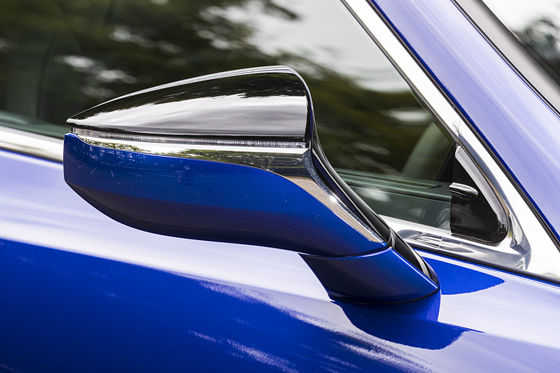 ドアミラーは通常タイプになる