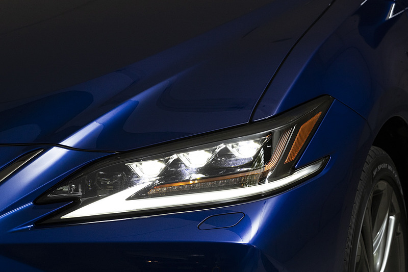 3眼フルLEDヘッドライトの点灯パターン