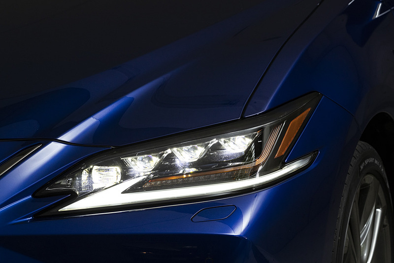 3眼フルLEDヘッドライトの点灯パターン