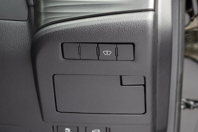 ステアリングコラム右側のスイッチ群