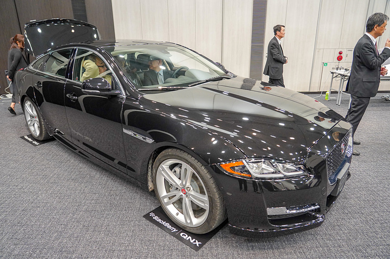 ジャガー「XJ」を利用したデモ